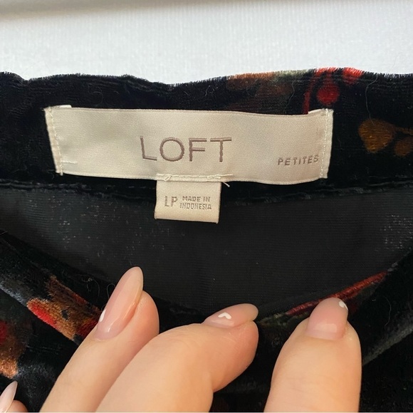 Ann Taylor Loft Black Velvet Floral Off Shoulder Top Blouse Flutter Petite Large - Picture 4 of 7